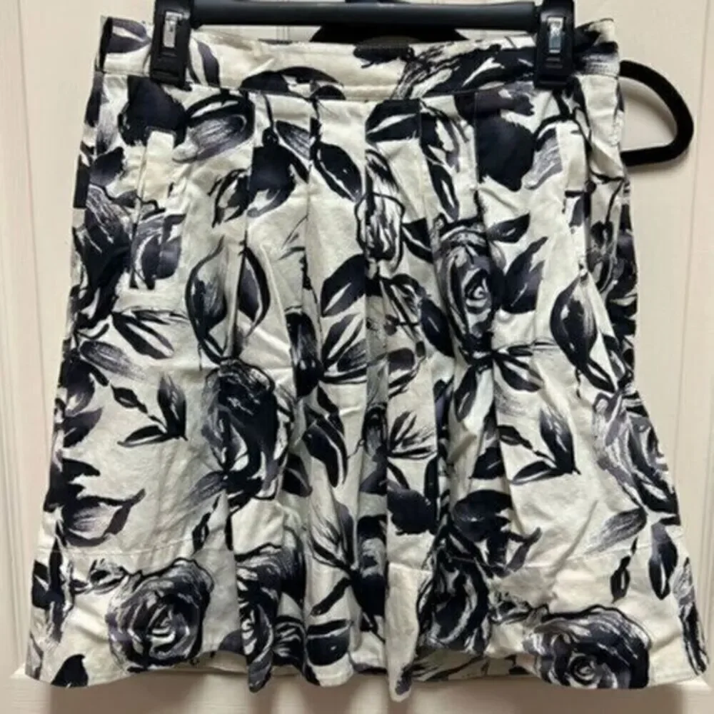 CAbi Rosie Floral Pleated Skirt Women Side Pockets Ivory and Purple
